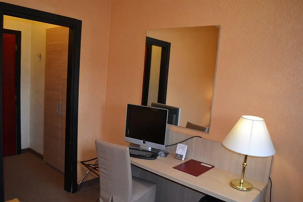 Hotel Dei Fiori Milan 3*,