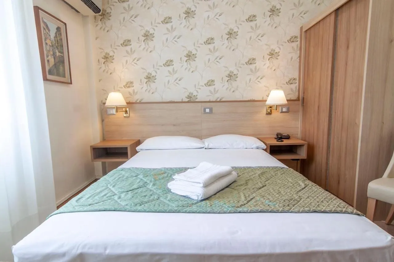 Hotel Dei Fiori Milan 3*,