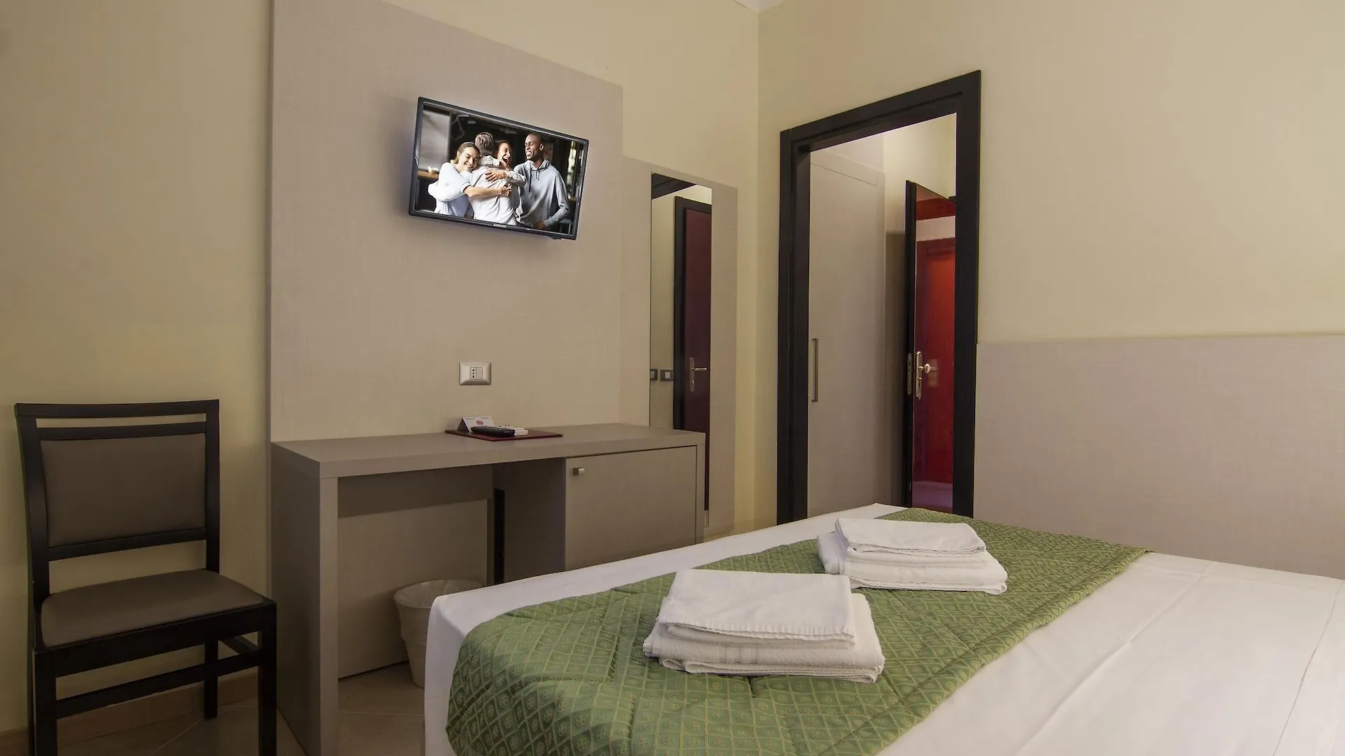 Hotel Dei Fiori Milan 3*,