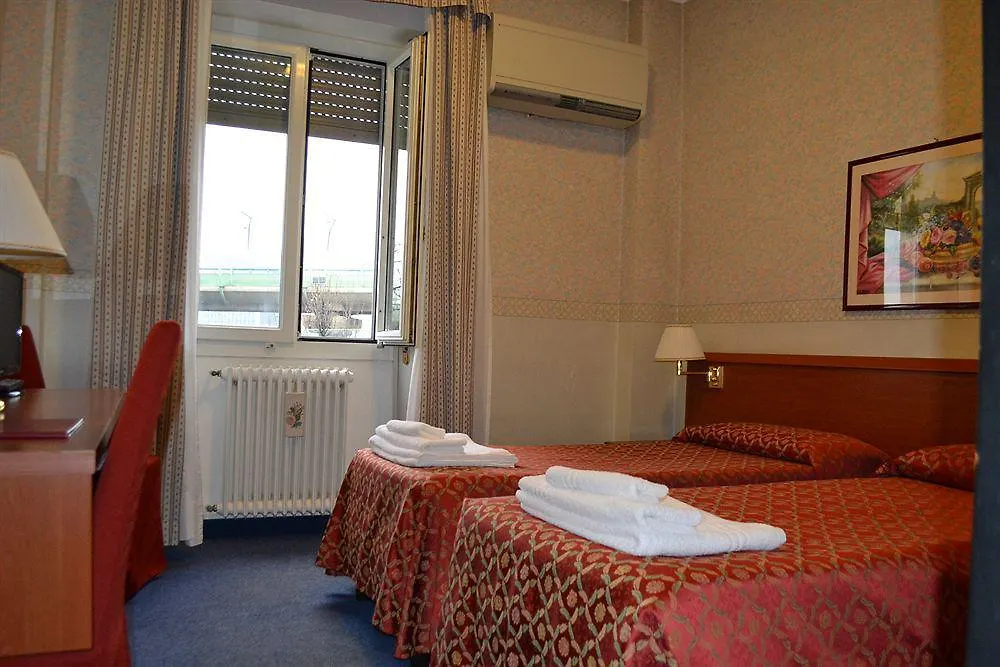 Hotel Dei Fiori Milano 3*,
